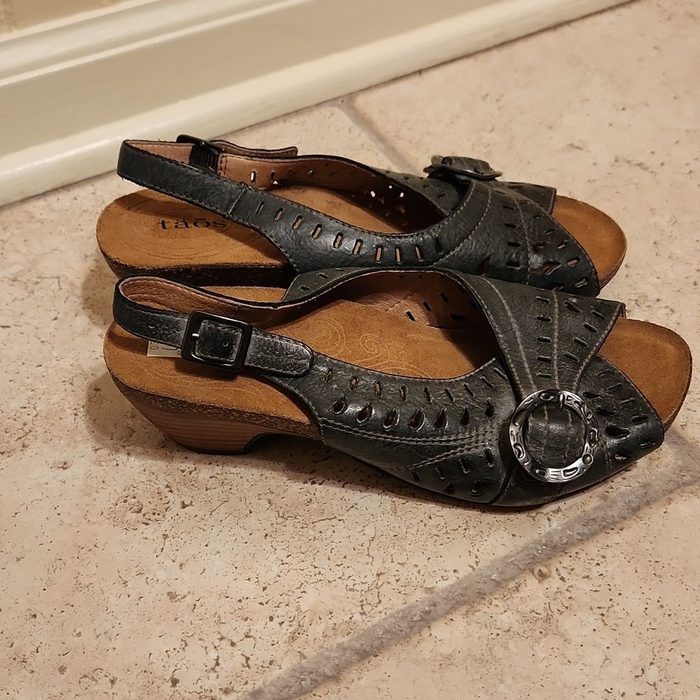 Taos Graphite Gray Slingback Leather Laser Cut Sandals w/ Heels Size 6-7 NWT